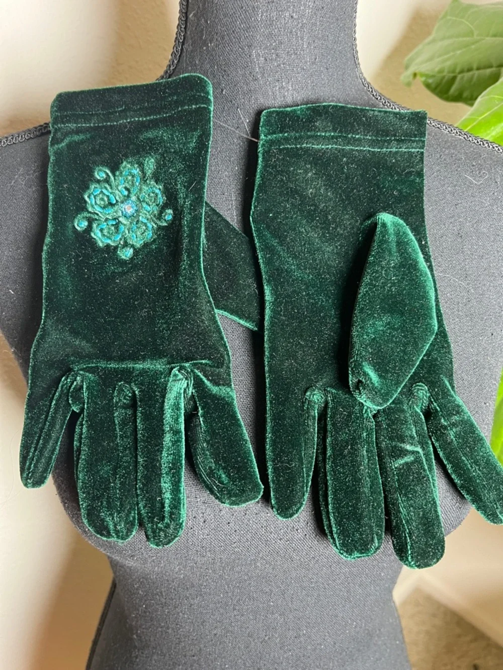 Vintage Style Dark Green Velvet Gloves with Embroidered Flower Rhinestone Center